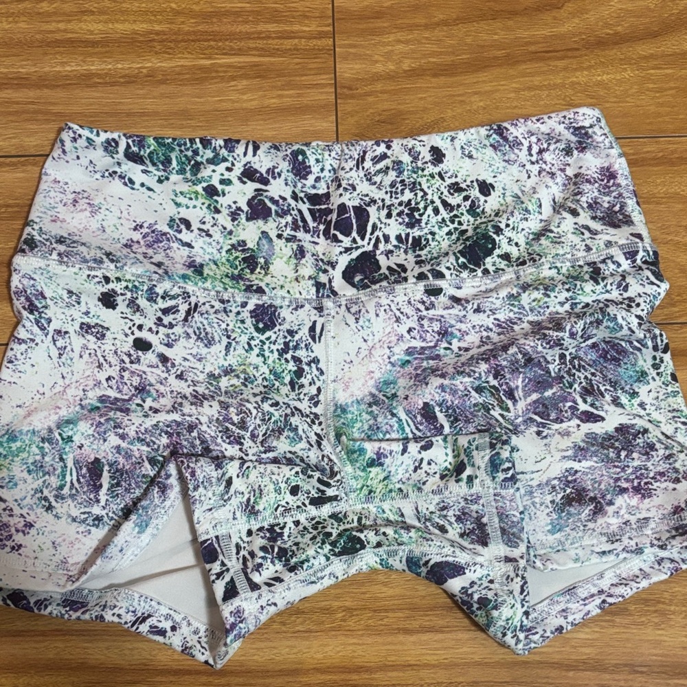 Fleo athletic women’s shorts medium